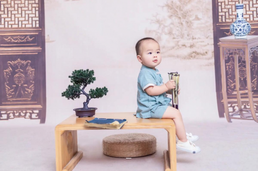 吐鲁番四个月宝宝可以坐着吗 吐鲁番四个月宝宝可以坐着吗